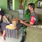 Komsos dengan Ketua Rt, Babinsa Sukorejo himbau penerapan Prokes