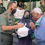 Kodim 0735/Surakarta Bagikan Takzil Gratis Jelang Berbuka Puasa