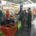 Swalayan Superindo Menjadi Incaran Penerapan PPKM Oleh Babinsa Kelurahan Jajar