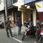 Babinsa Jayengan Jalin Komsos Dengan Elemen Masyarakat dan Terapkan PPKM