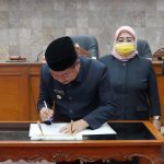 Sidang Paripurna DPRD Di Hadiri Bupati Dan Melakukan Penandatanganan Nota Kesepakatan KUAPPAS APBD Tahun Anggaran 2022