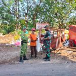 Tanpa Lelah, Serma Puri Terus Berikan Himbauan Prokes Dan Bagikan Masker Gratis di Wilayah