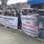 Warga Ciampel Gelar Unjuk rasa Di Kantor KPH Perhutani Purwakarta